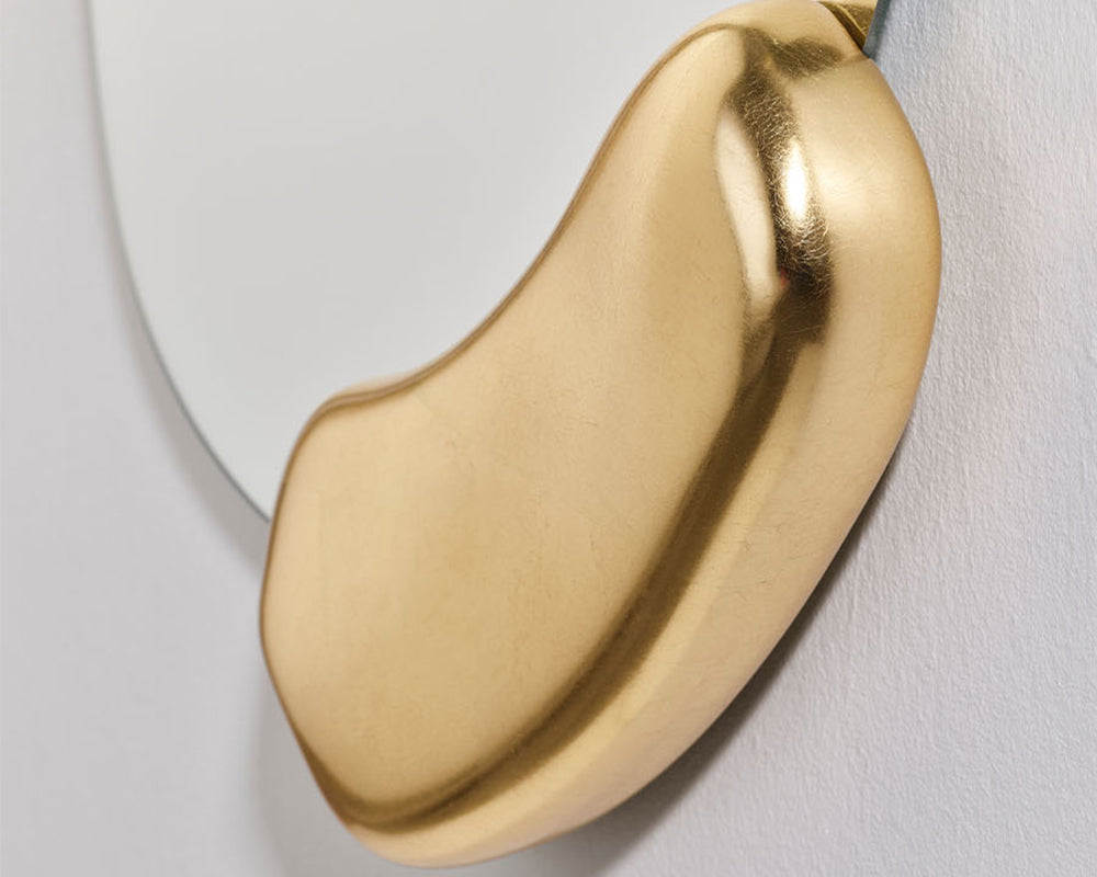 Miroir organique contour doré Calco – détail finition