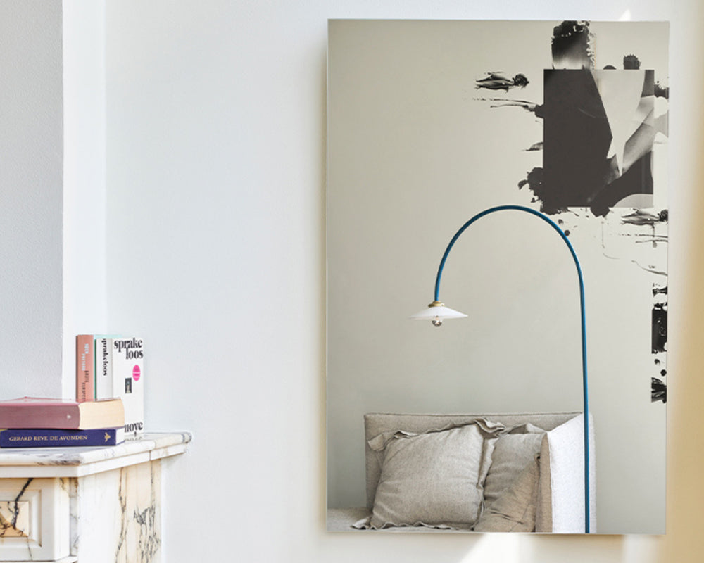 Miroir mural design Cathy en situation – salon – position verticale
