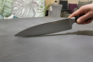 Plateau céramique gris ardoise mat anti-rayures - test couteau