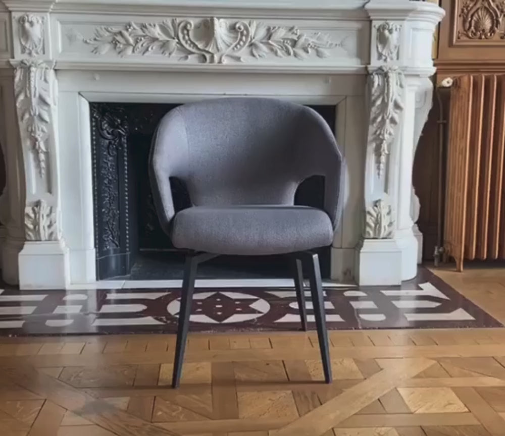 démonstration chaise pivotante de salle à manger avec retour automatique