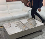 ouverture d'une table basse avec plateau relevable