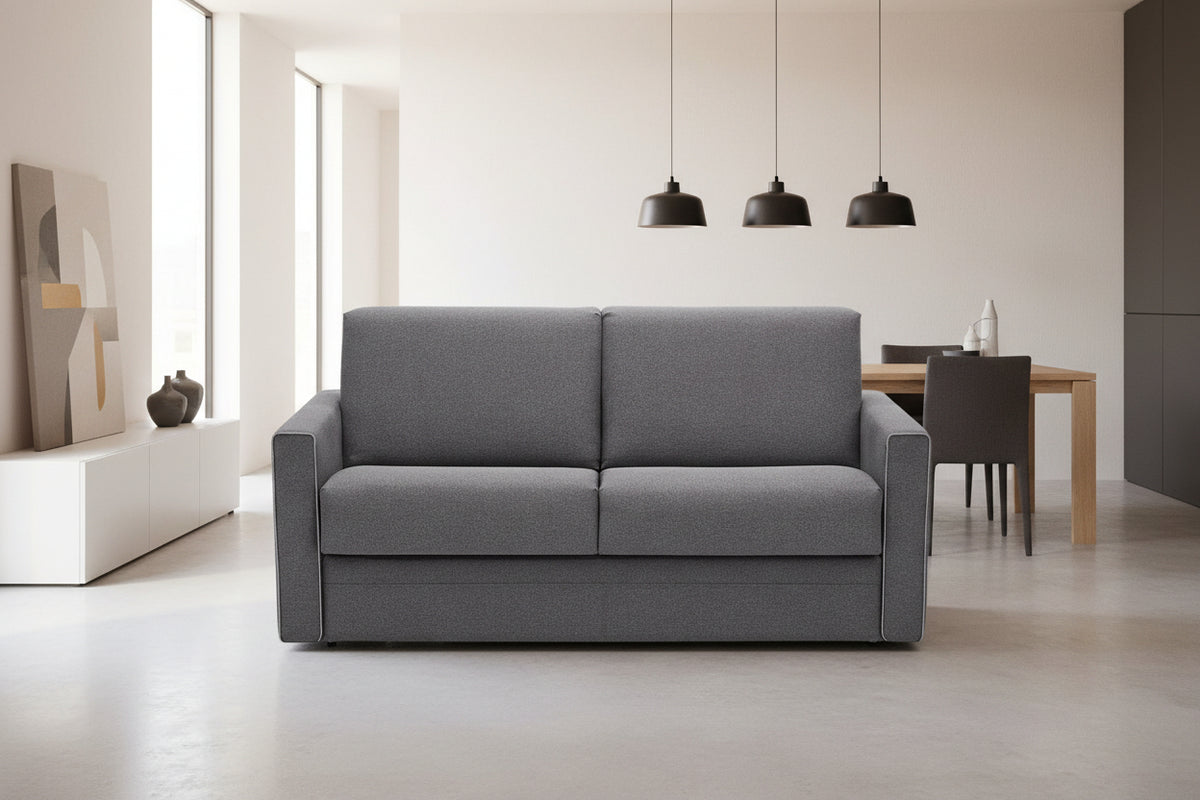 Canapé convertible rapido 3 places Reva – vue de face – tissu gris – avec accoudoirs 