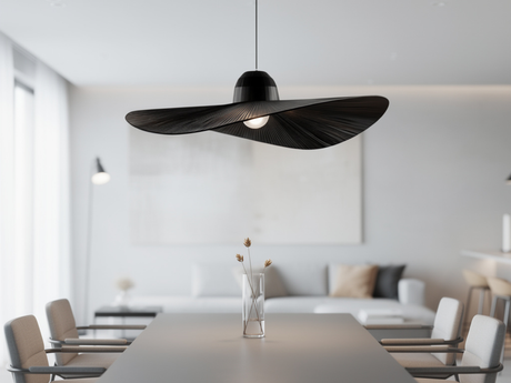 suspension noir au dessus d'une salle a manger 