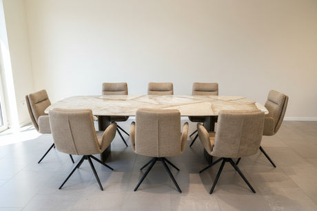 table a manger en ceramique effet marbre exposé au magasin de meuble à Yerres en essonne
