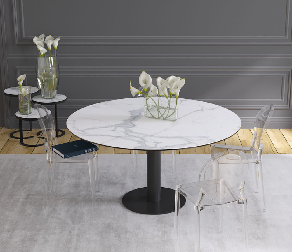 Table de salon avec plateau rond en marbre et pied central en bois