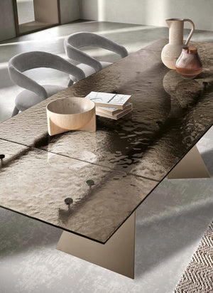 table en verre extensible effet mouille zoom sur le plateau 
