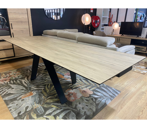 Table à manger extensible en céramique effet bois ouverte à 280 cm – jusqu’à 12 convives
