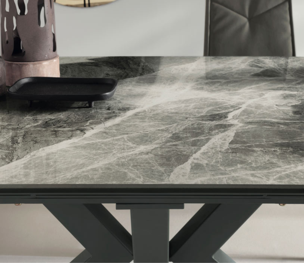 Table céramique extensible marbre gris clair pieds métal noir - Souffle d'intérieur