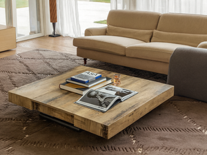 Table basse relevable extensible bois  en poisition basse devant un canapé - Altacom - Souffle d'intérieur