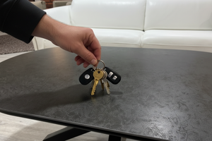 Table basse céramique noire anti-rayures - clés