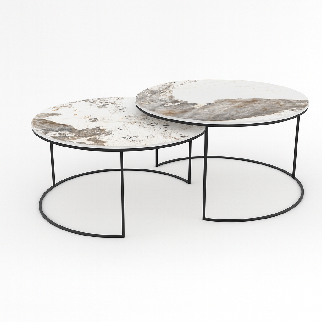 Table basse gigogne ronde en céramique effet marbre Calacatta – modèle Vitaly par Souffle d’Intérieur, design contemporain avec double plateau modulable sur un fond blanc
