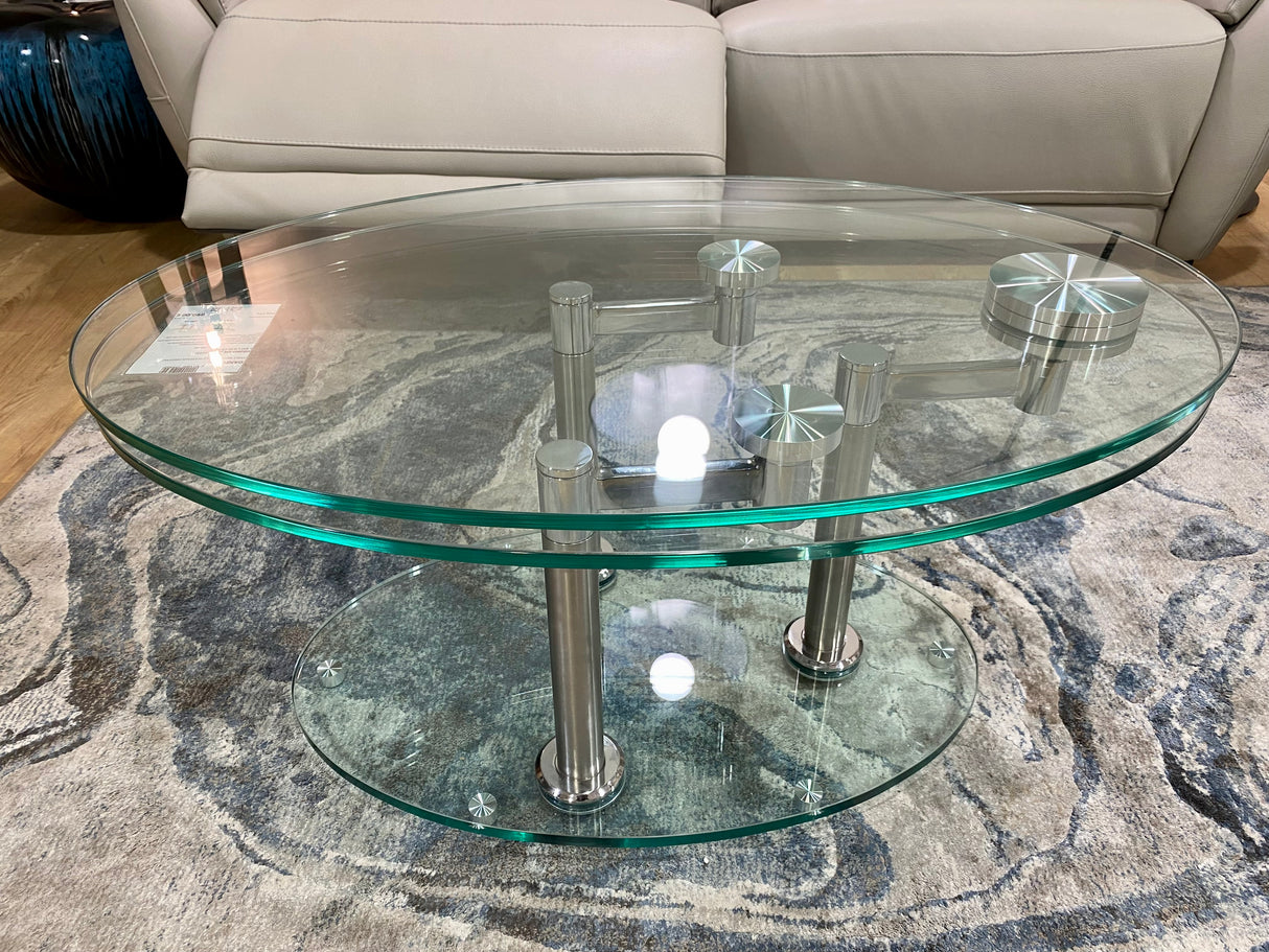 Table basse ovale Daniela en situation – salon – verre trempé transparent – fermée