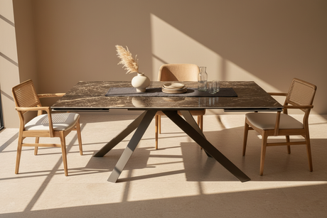 Table céramique – style publicitaire scandinave