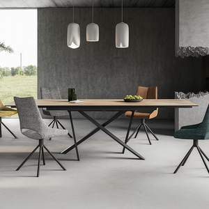 table de salle à manger en céramique effet bois dans une salle à manger 