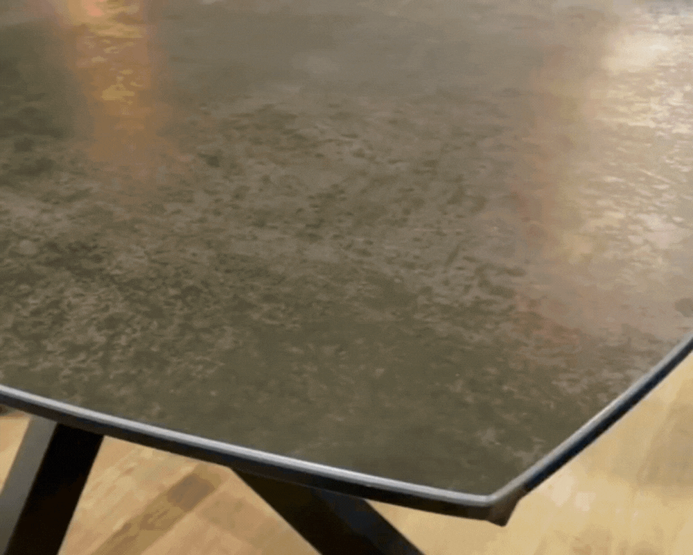 démontration de l'ouverture d'une table extensible en céramique - Souffle d'intérieur