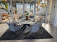 Table à manger Paloma en situation - en showroom - céramique effet pierre naturelle