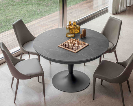Table céramique Sunnie en situation – salle à manger – plateau gris – pieds métal noir