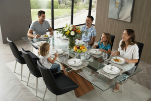 Table en ambiance déjeuner famille 8 personnes
