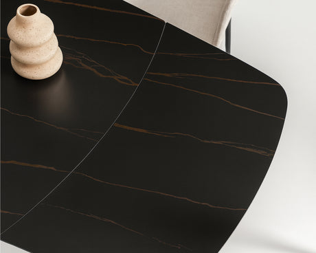 Table de repas extensible en céramique couleur marbre noir - ikonecasa - Souffle d'intérieur 