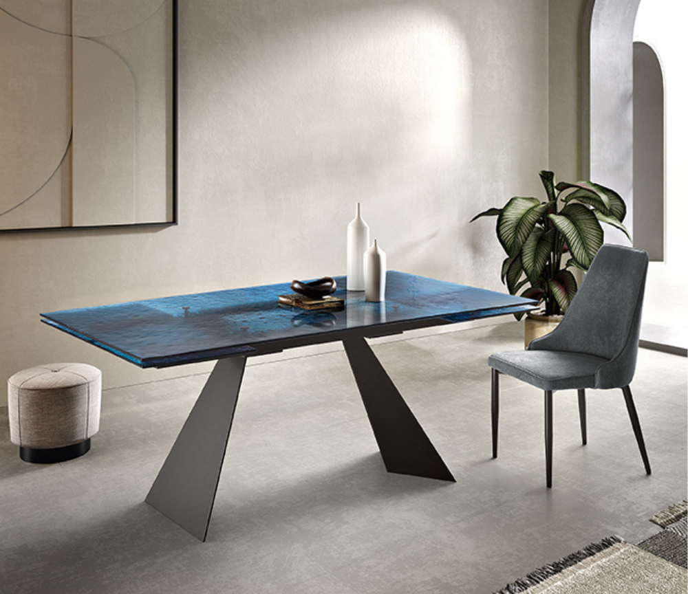 Table en verre bleu extensible design rectangulaire pieds métal - Watersy