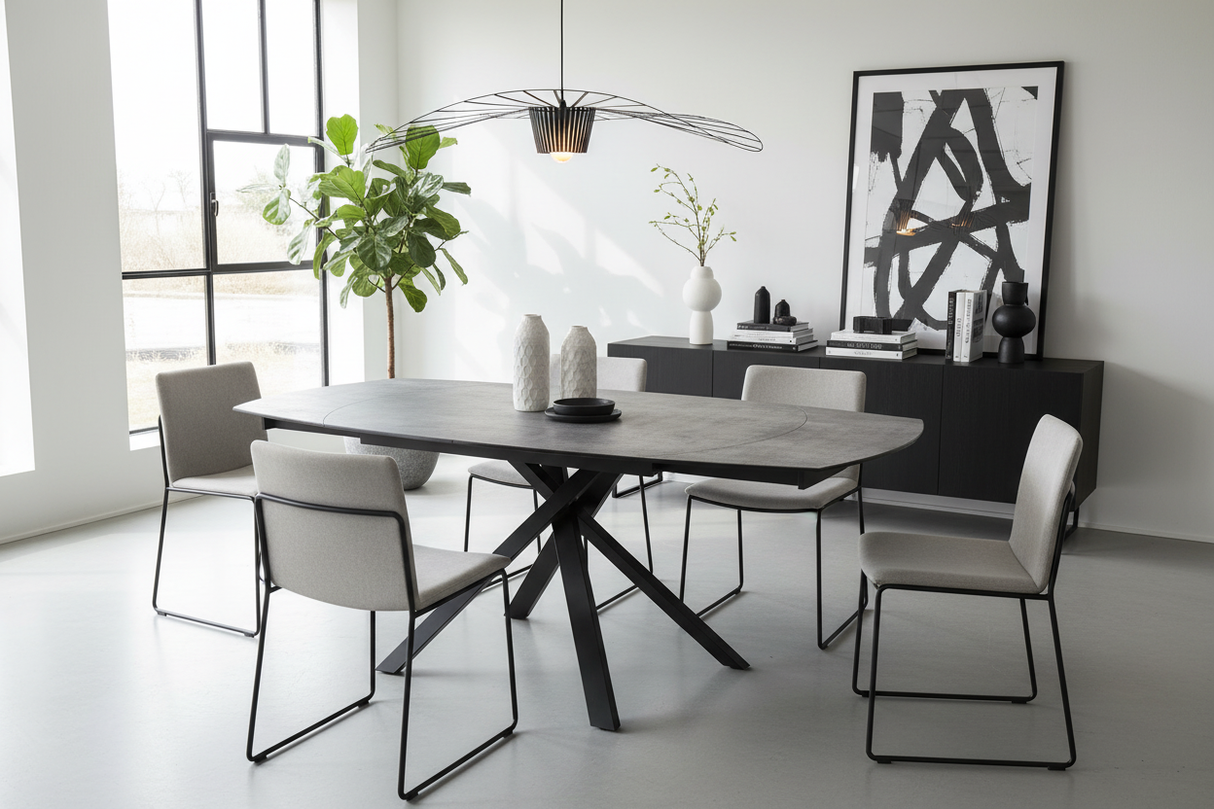 Table Kheops akante de salle à manger contemporaine ceramique extensible exposé avec 4 chaises 