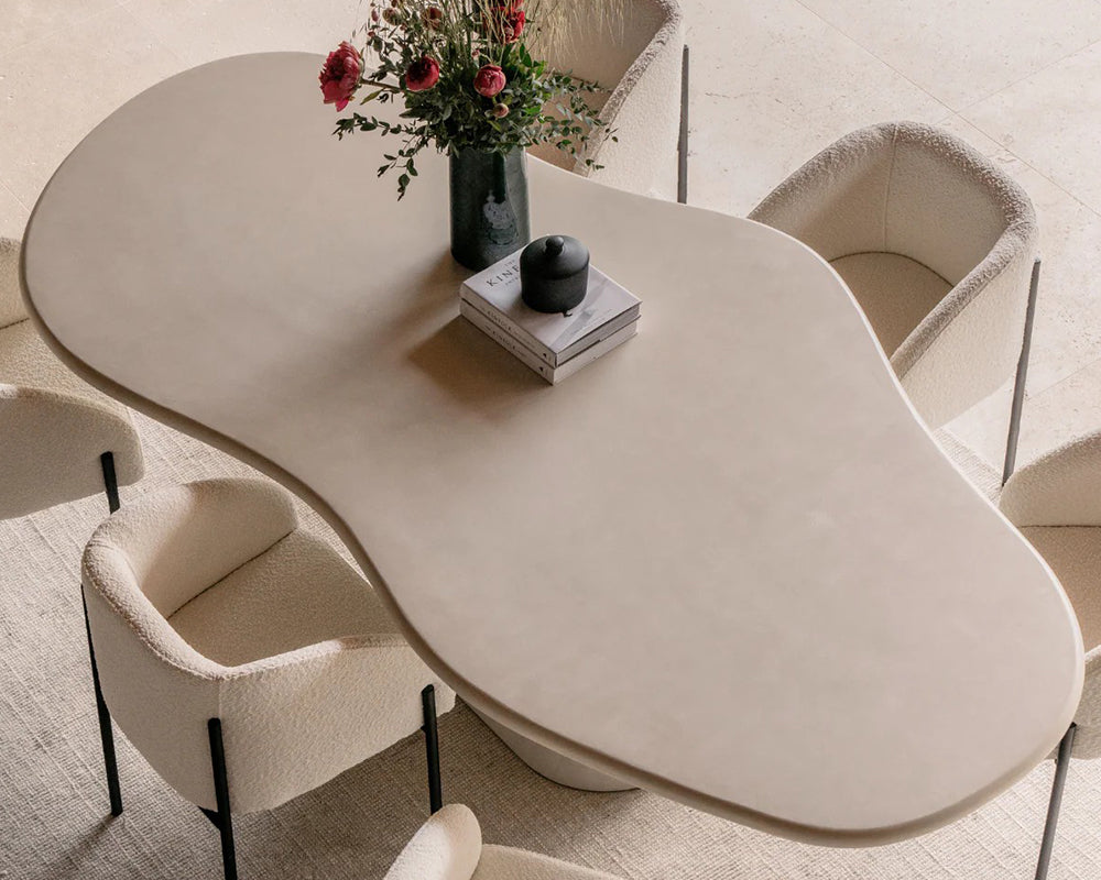 Table à manger organique béton ciré - Furnified - Souffle d'intérieur