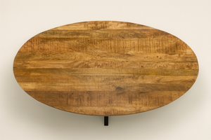 table ovale en bois massif pieds métal noir  vue de haut
