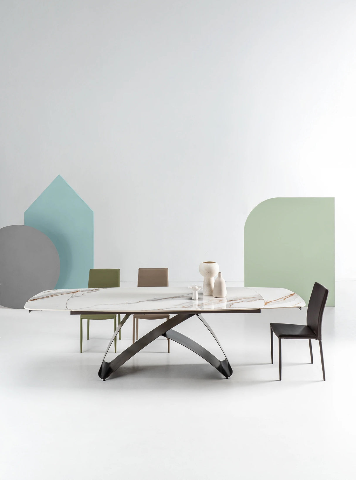 Table ovale extensible en céramique effet marbre Kiny – élégance contemporaine pour salle à manger design
