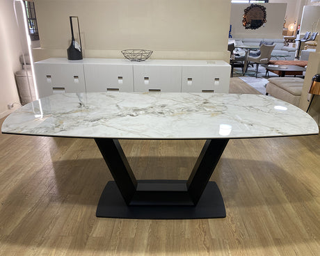 Table à manger ovale extensible céramique effet marbre dans le magasin de meubles à Yerres Souffle d'intérieur