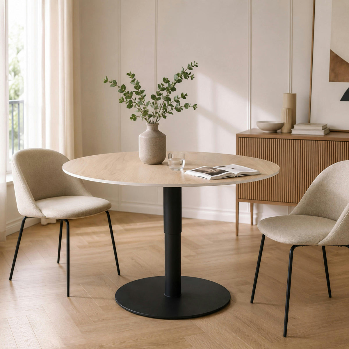 Table basse relevable ronde Julie – plateau céramique effet chêne, pied central métal