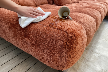Traitement anti-tache canapé bouclé terracotta - nettoyage facile café