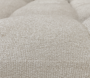 zoom sur l'assise d'un canapé avec dossiers basculants beige
