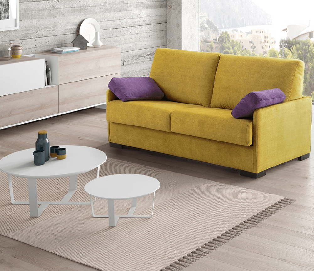 Canapé convertible 3 places Paige en situation – salon – tissu jaune