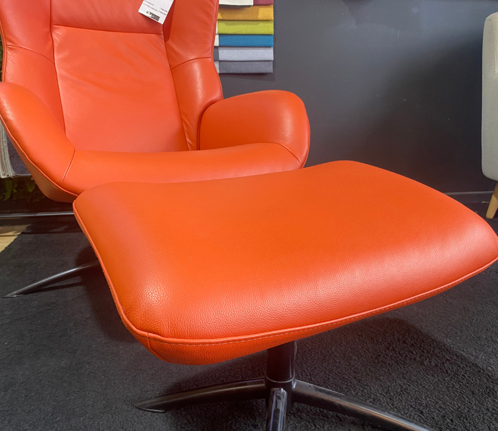 Fauteuil relax inclinable avec pouf en cuir orange design - Faustine