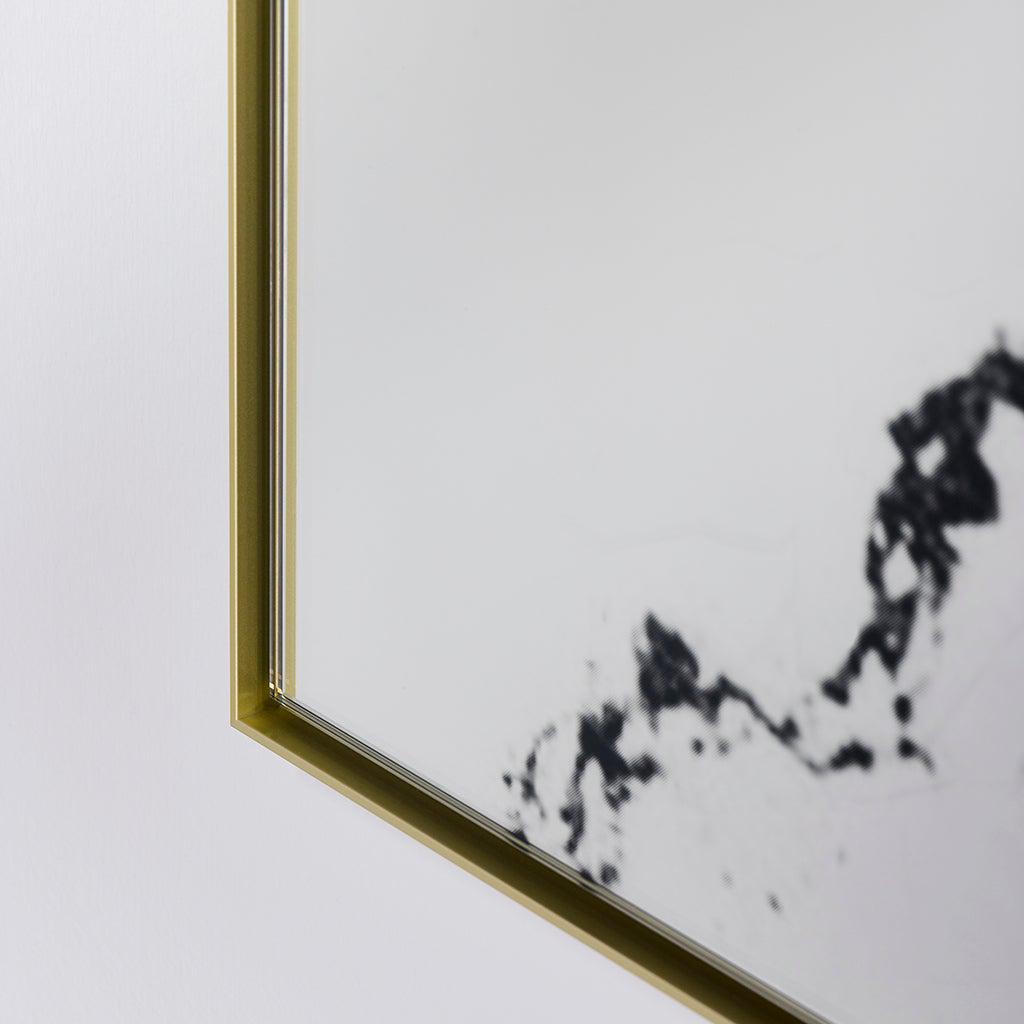 Miroir mural design moderne avec encadrement doré mat